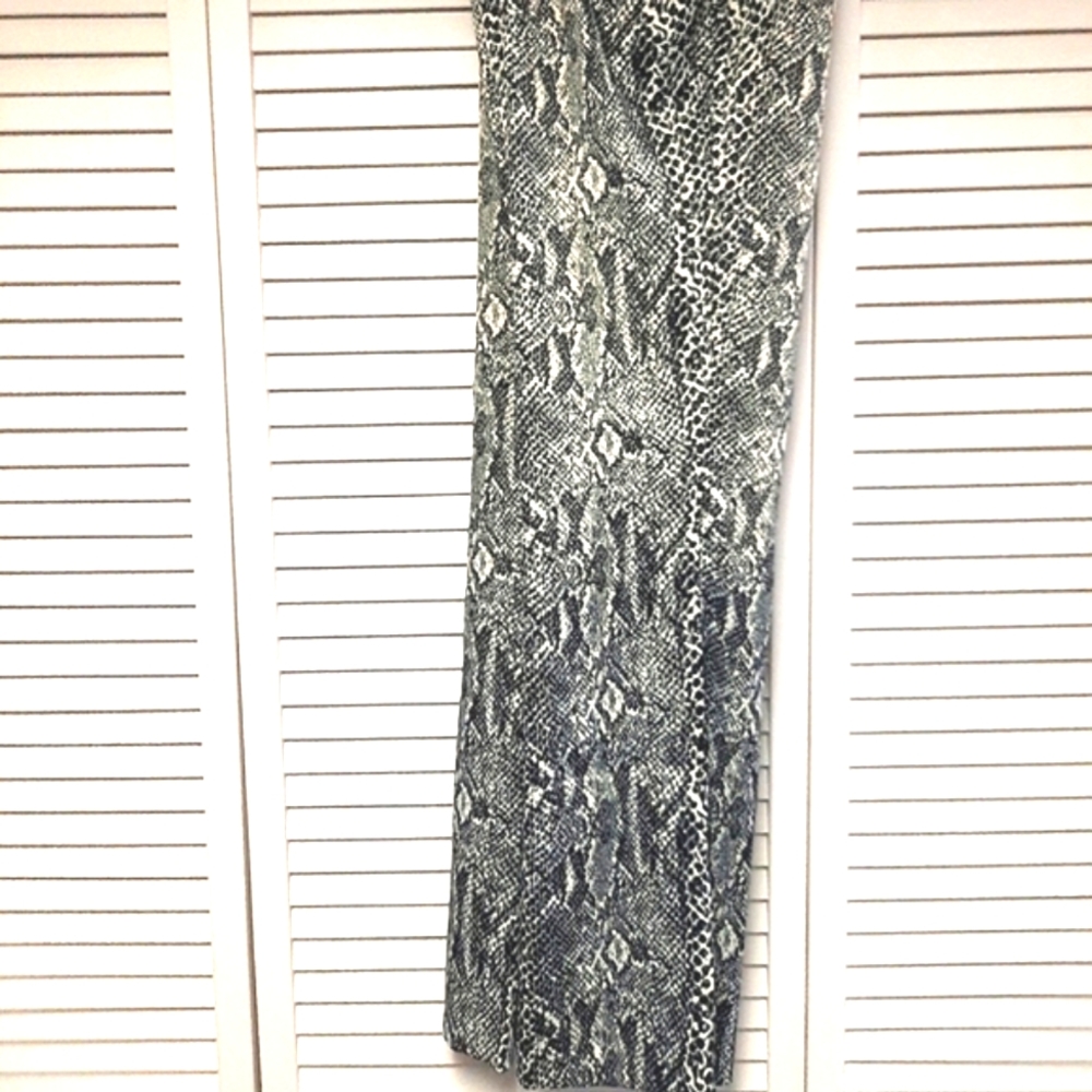 String Bean Snake Print Women's pants! Size 11.